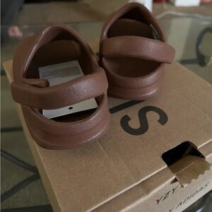 New Yeezy Slide Infant 6K Brown